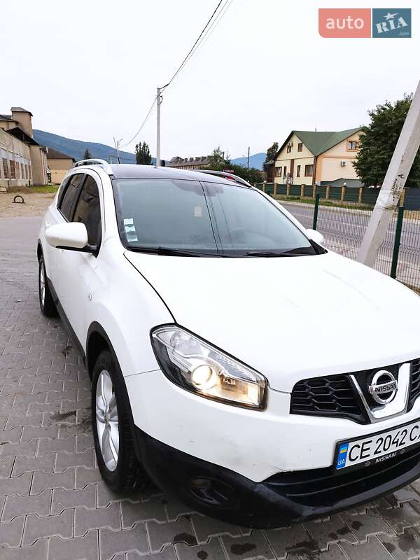 Позашляховик / Кросовер Nissan Qashqai+2 2010 в Чернівцях
