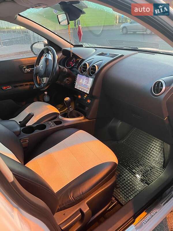 Позашляховик / Кросовер Nissan Qashqai+2 2011 в Рівному