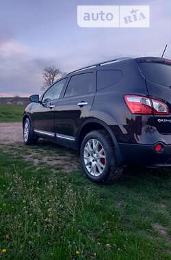 Позашляховик / Кросовер Nissan Qashqai+2 2010 в Заліщиках