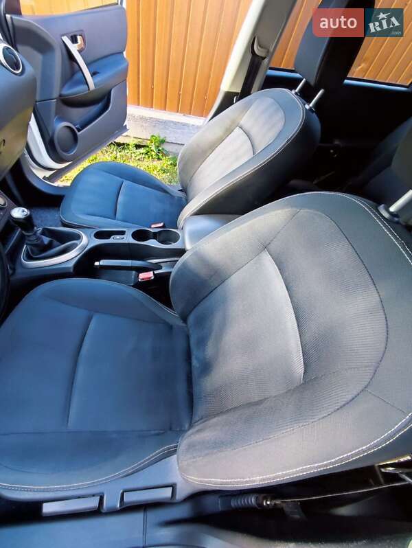 Внедорожник / Кроссовер Nissan Qashqai+2 2010 в Черновцах