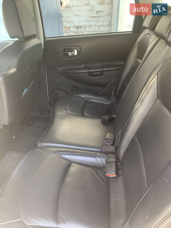 Позашляховик / Кросовер Nissan Qashqai+2 2011 в Луцьку