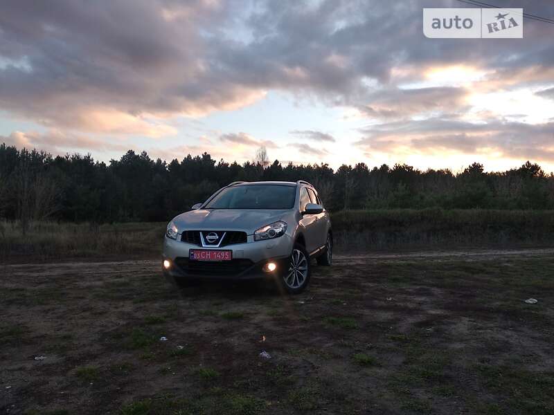 Nissan Qashqai+2 2010