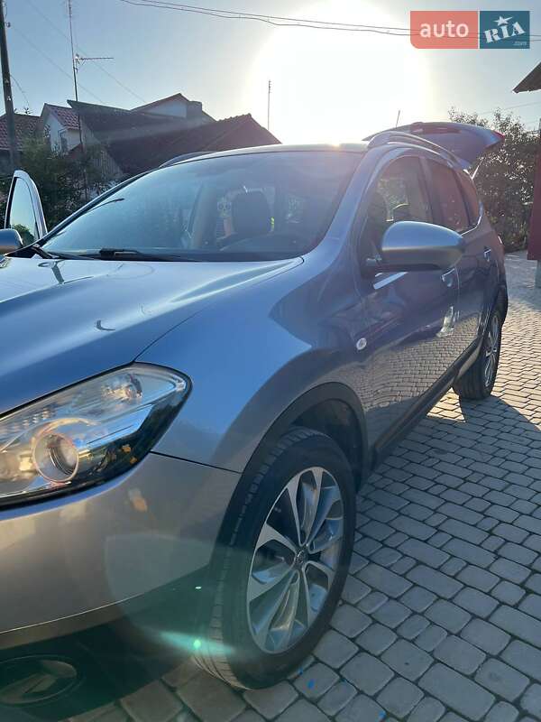 Позашляховик / Кросовер Nissan Qashqai+2 2010 в Борщеві