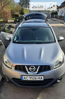 Внедорожник / Кроссовер Nissan Qashqai+2 2010 в Нововолынске