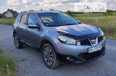 Позашляховик / Кросовер Nissan Qashqai+2 2010 в Рівному