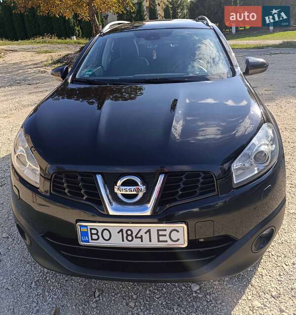 Позашляховик / Кросовер Nissan Qashqai+2 2012 в Скалаті