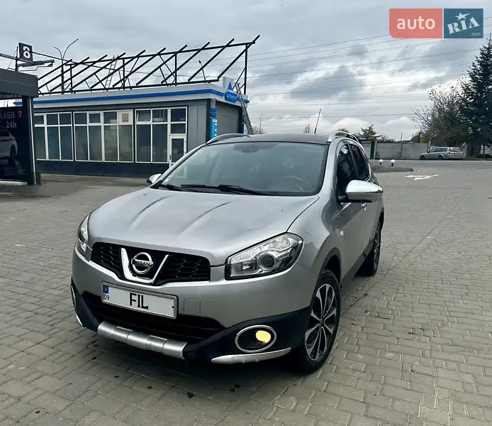 Nissan Qashqai+2 2010