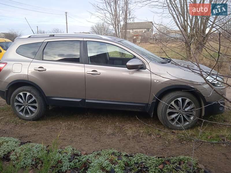 Внедорожник / Кроссовер Nissan Qashqai+2 2010 в Белгороде-Днестровском