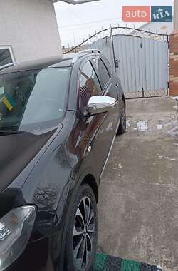 Позашляховик / Кросовер Nissan Qashqai+2 2011 в 