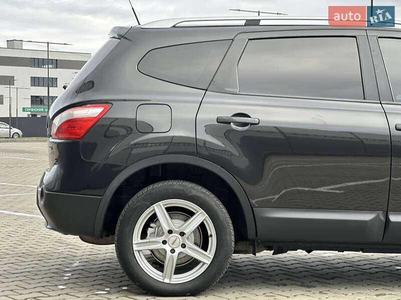 Позашляховик / Кросовер Nissan Qashqai+2 2013 в Івано-Франківську