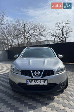 Позашляховик / Кросовер Nissan Qashqai+2 2010 в Миколаєві