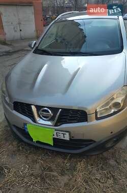 Позашляховик / Кросовер Nissan Qashqai+2 2011 в Івано-Франківську