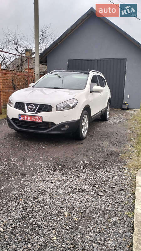 Позашляховик / Кросовер Nissan Qashqai+2 2011 в 