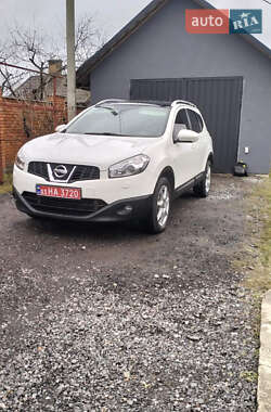Позашляховик / Кросовер Nissan Qashqai+2 2011 в 