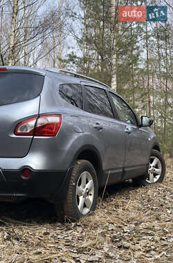 Позашляховик / Кросовер Nissan Qashqai+2 2010 в 