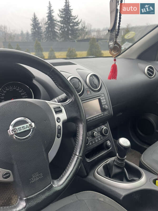 Позашляховик / Кросовер Nissan Qashqai+2 2011 в Чернівцях