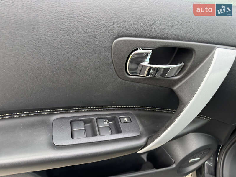 Позашляховик / Кросовер Nissan Qashqai+2 2010 в Стрию