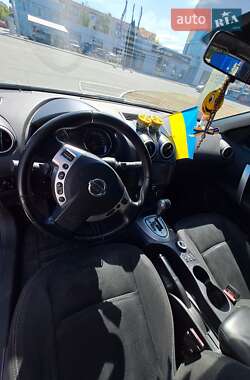 Позашляховик / Кросовер Nissan Qashqai+2 2011 в 