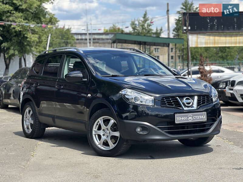 Позашляховик / Кросовер Nissan Qashqai+2 2010 в Києві