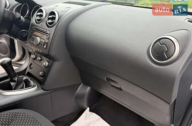 Позашляховик / Кросовер Nissan Qashqai+2 2009 в 