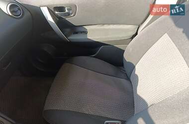Позашляховик / Кросовер Nissan Qashqai+2 2010 в 