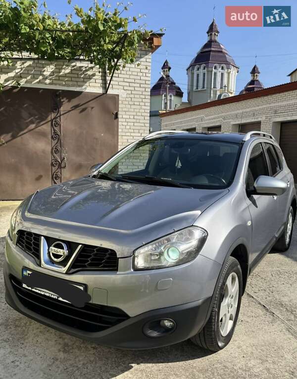 Nissan Qashqai+2 2011