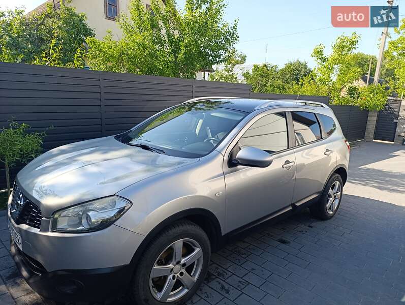 Nissan Qashqai+2 2010