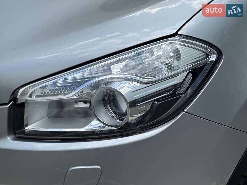 Позашляховик / Кросовер Nissan Qashqai+2 2012 в Києві