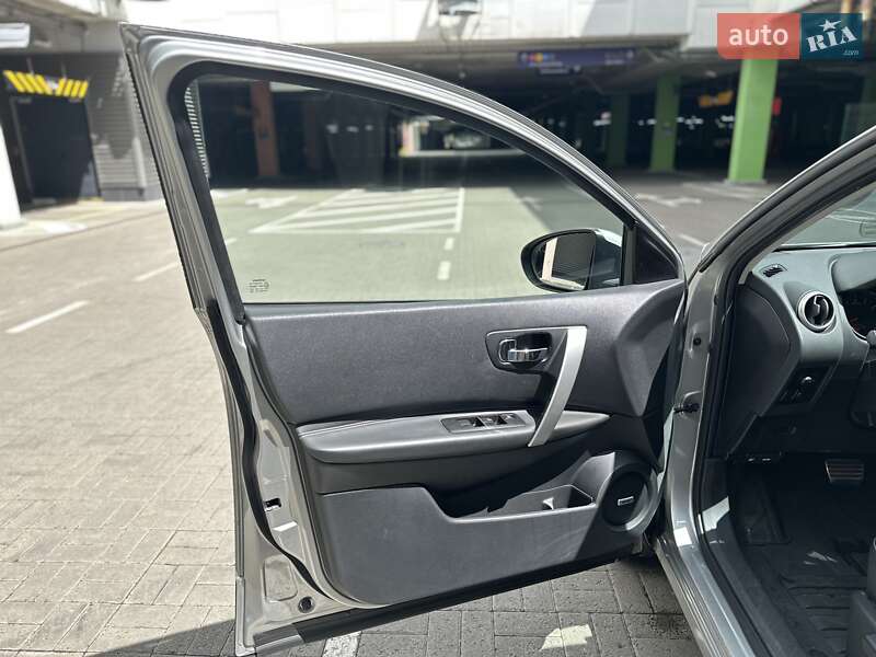Позашляховик / Кросовер Nissan Qashqai+2 2012 в Києві