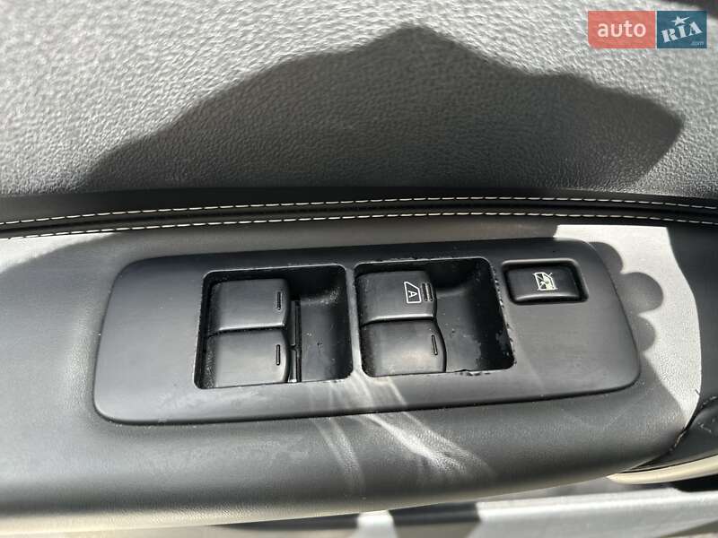 Позашляховик / Кросовер Nissan Qashqai+2 2012 в Києві