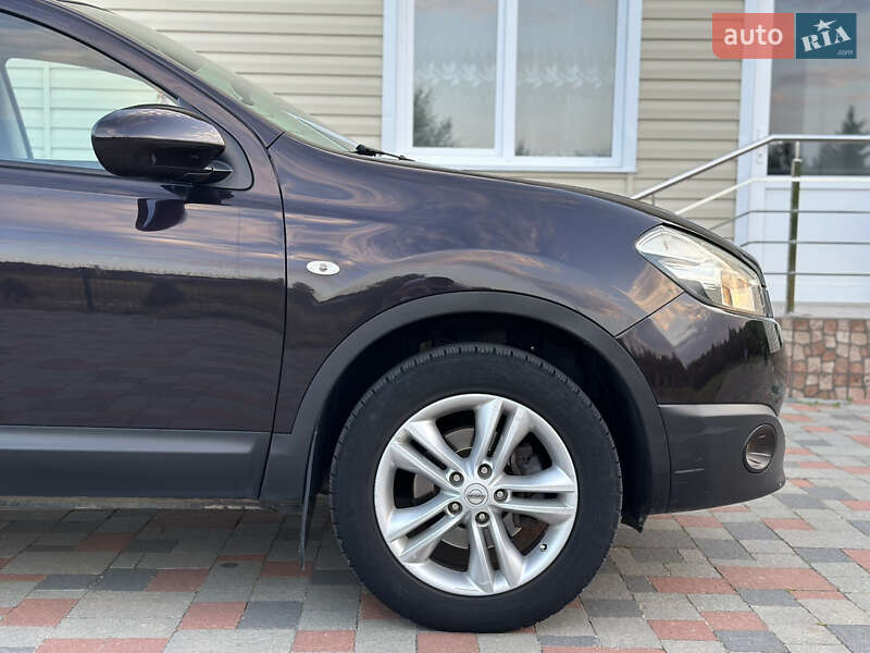 Позашляховик / Кросовер Nissan Qashqai+2 2010 в Івано-Франківську