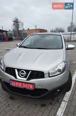 Позашляховик / Кросовер Nissan Qashqai+2 2011 в Нововолинську