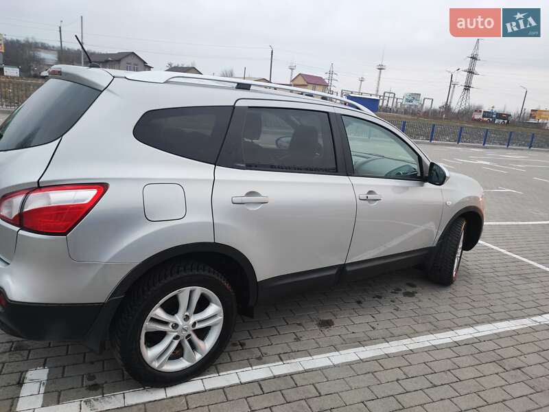 Внедорожник / Кроссовер Nissan Qashqai+2 2011 в Нововолынске