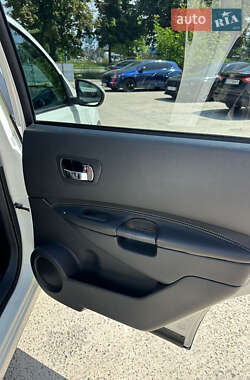 Позашляховик / Кросовер Nissan Qashqai+2 2011 в 