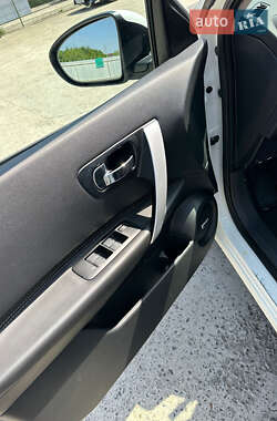 Позашляховик / Кросовер Nissan Qashqai+2 2011 в 