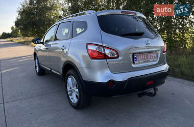 Позашляховик / Кросовер Nissan Qashqai+2 2011 в  фото 9 Позашляховик / Кросовер Nissan Qashqai+2 2011 в