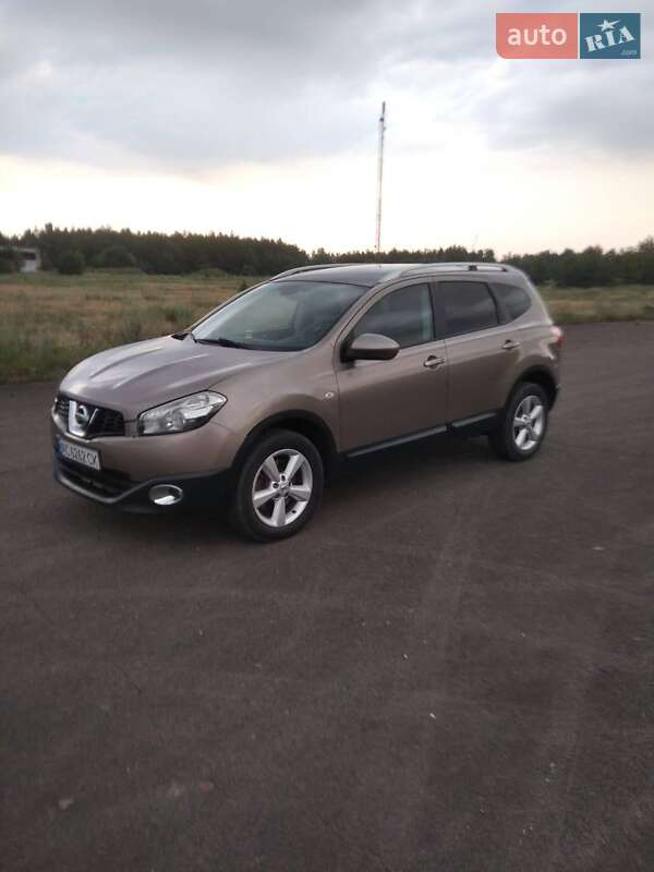 Nissan Qashqai+2 2010