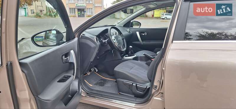 Внедорожник / Кроссовер Nissan Qashqai+2 2011 в Новоархангельске