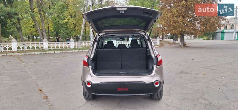 Внедорожник / Кроссовер Nissan Qashqai+2 2011 в Новоархангельске
