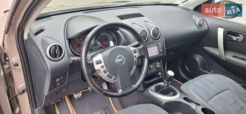 Внедорожник / Кроссовер Nissan Qashqai+2 2011 в Новоархангельске