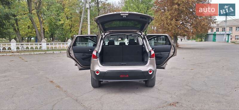 Внедорожник / Кроссовер Nissan Qashqai+2 2011 в Новоархангельске