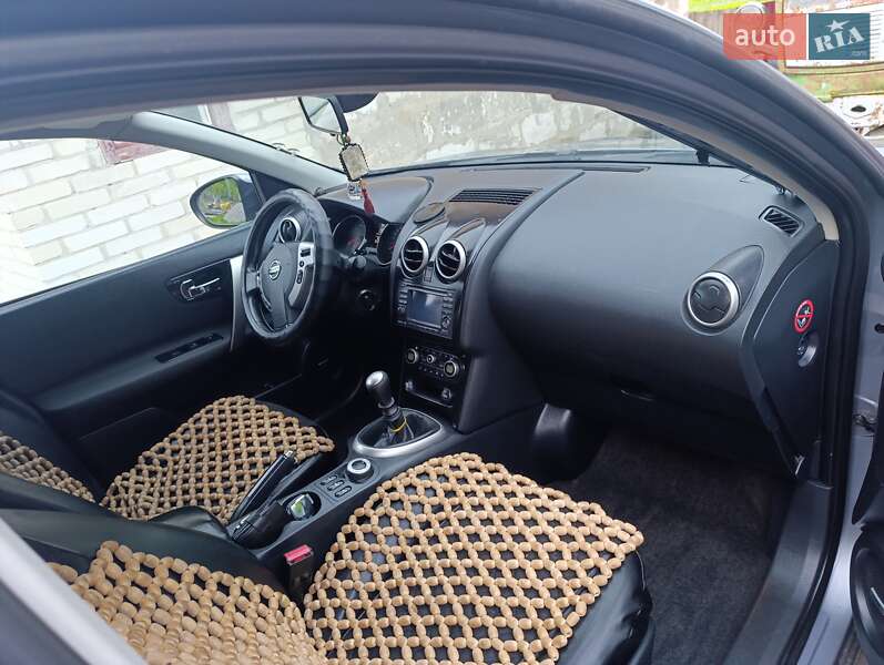 Внедорожник / Кроссовер Nissan Qashqai+2 2011 в Нововолынске