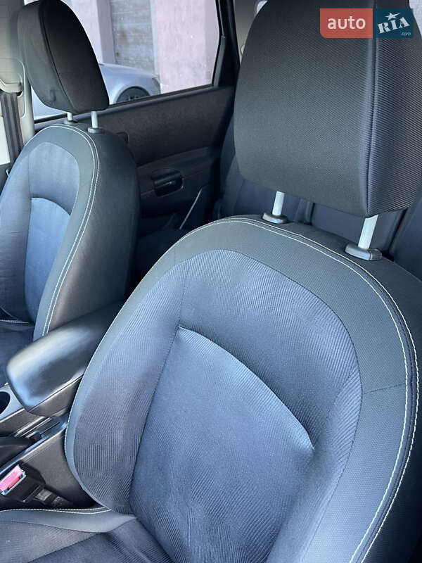 Позашляховик / Кросовер Nissan Qashqai+2 2010 в Львові фото 24 Позашляховик / Кросовер Nissan Qashqai+2 2010 в Львові