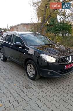 Внедорожник / Кроссовер Nissan Qashqai+2 2011 в 