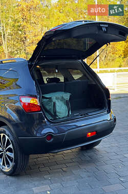 Позашляховик / Кросовер Nissan Qashqai+2 2011 в  фото 38 Позашляховик / Кросовер Nissan Qashqai+2 2011 в