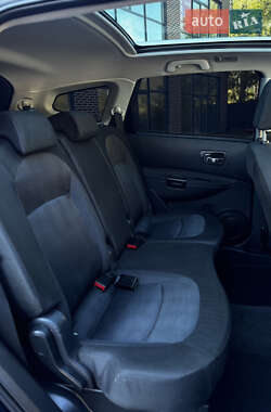 Позашляховик / Кросовер Nissan Qashqai+2 2011 в  фото 52 Позашляховик / Кросовер Nissan Qashqai+2 2011 в