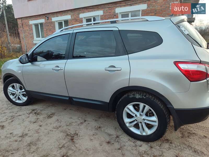 Nissan Qashqai+2 2010