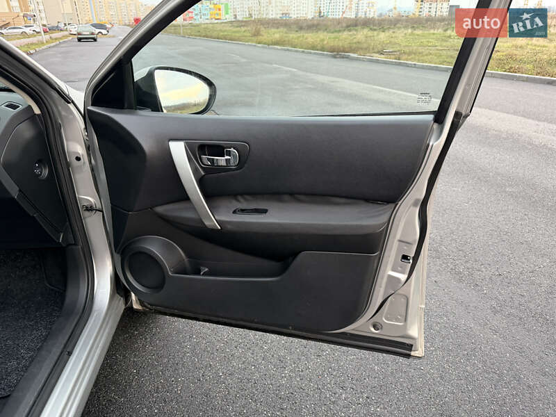 Позашляховик / Кросовер Nissan Qashqai+2 2010 в Вінниці