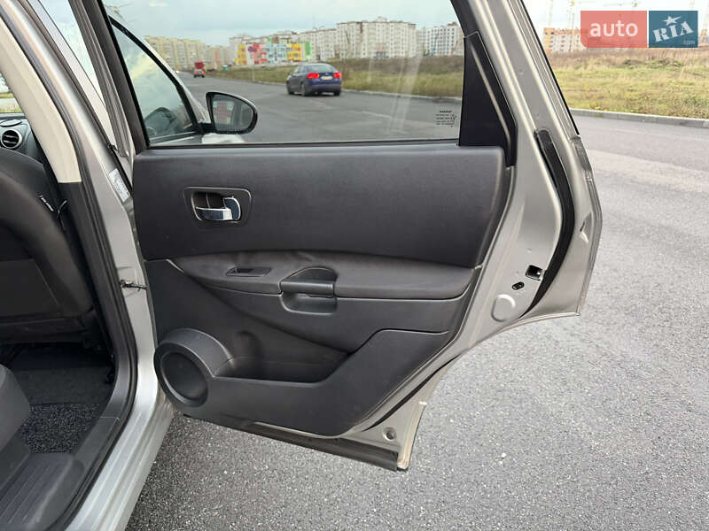 Позашляховик / Кросовер Nissan Qashqai+2 2010 в Вінниці