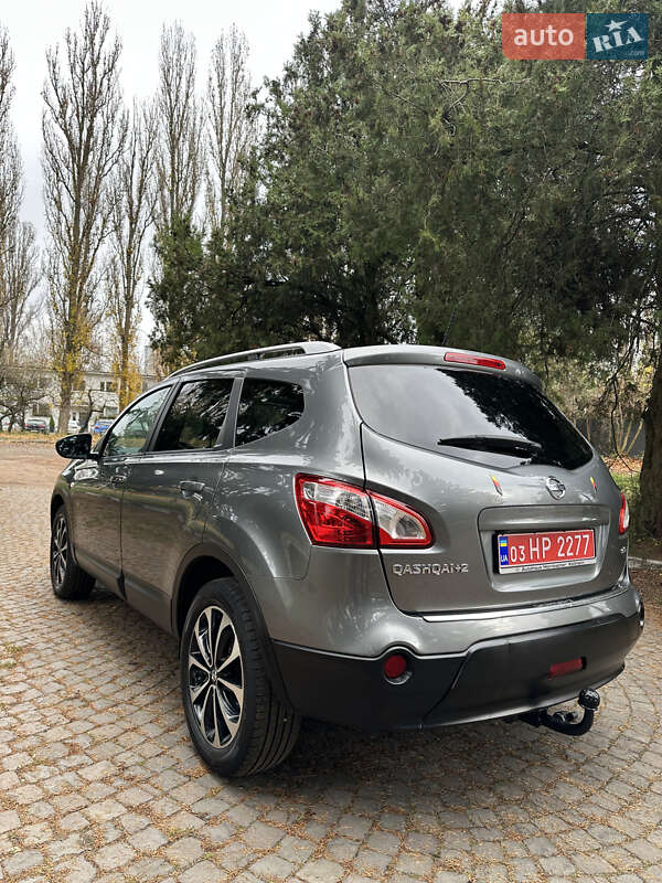 Позашляховик / Кросовер Nissan Qashqai+2 2011 в Києві